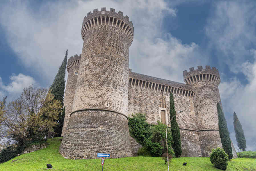 Italia - Tivoli 07 - castillo de Tivoli.jpg